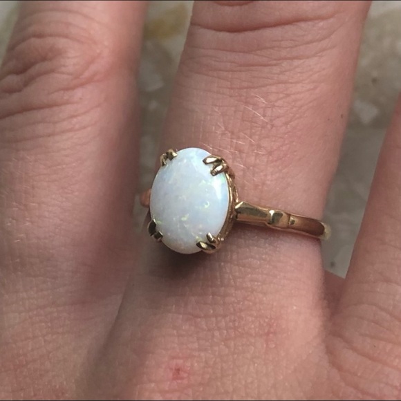 Vintage Opal Oval Yellow Gold Claw Ring - Picture 8 of 12